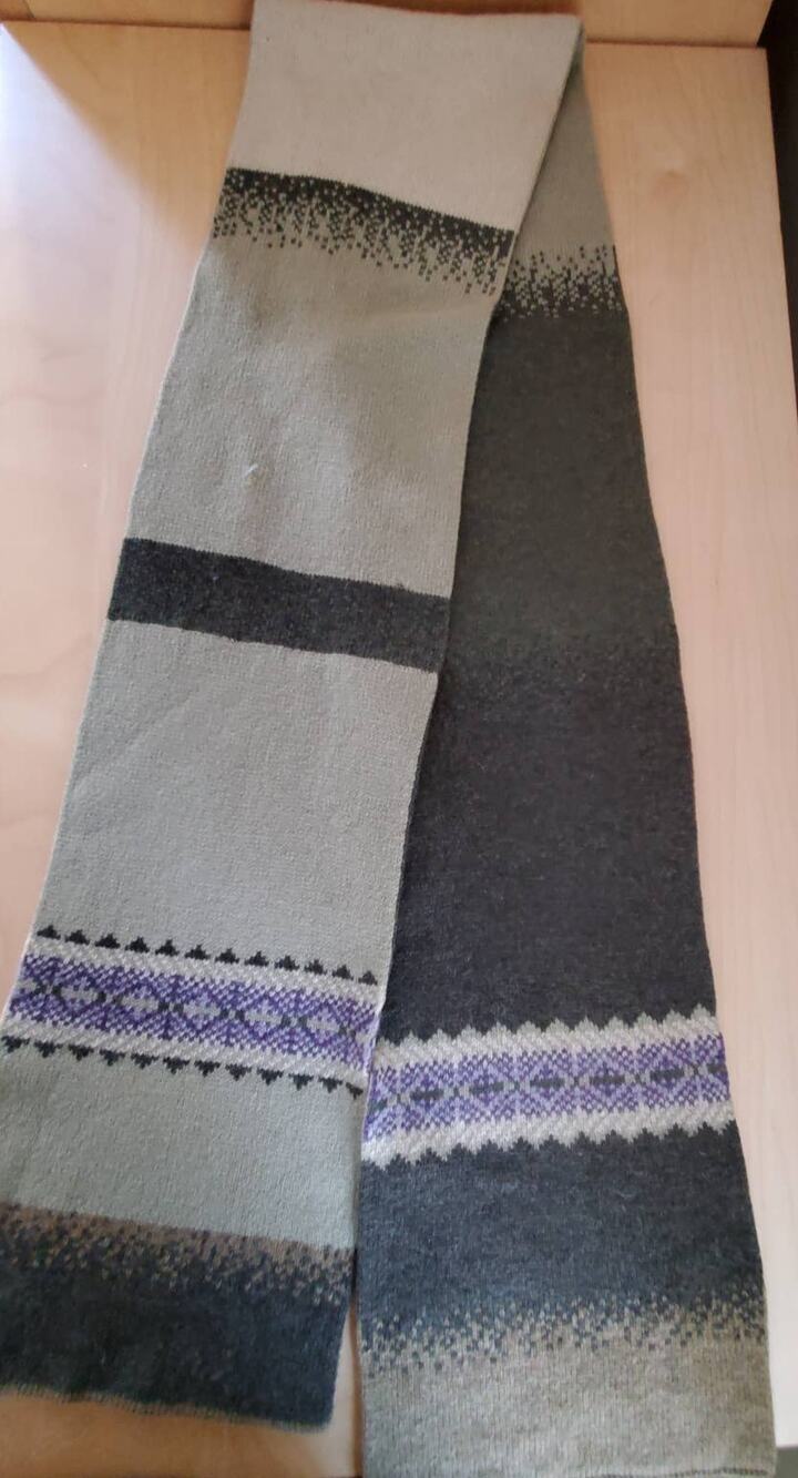 Saks Fifth Avenue Women 100% Lambswool Scarf Green One Size